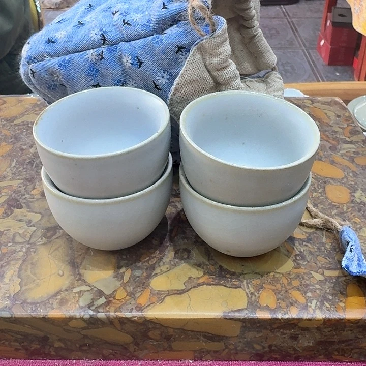 汝瓷品茗杯四个一组。。。品茗