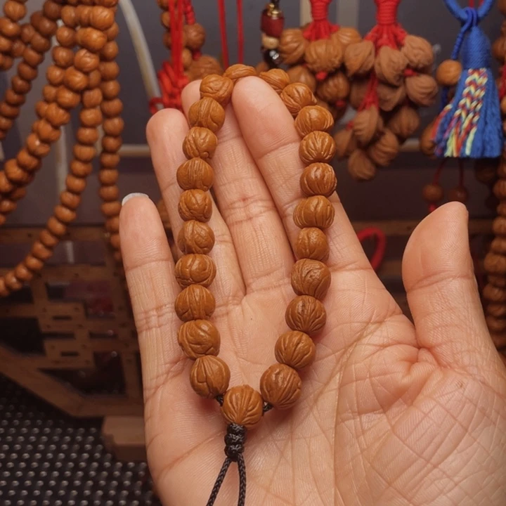 木质类龙纹桃枭挂件