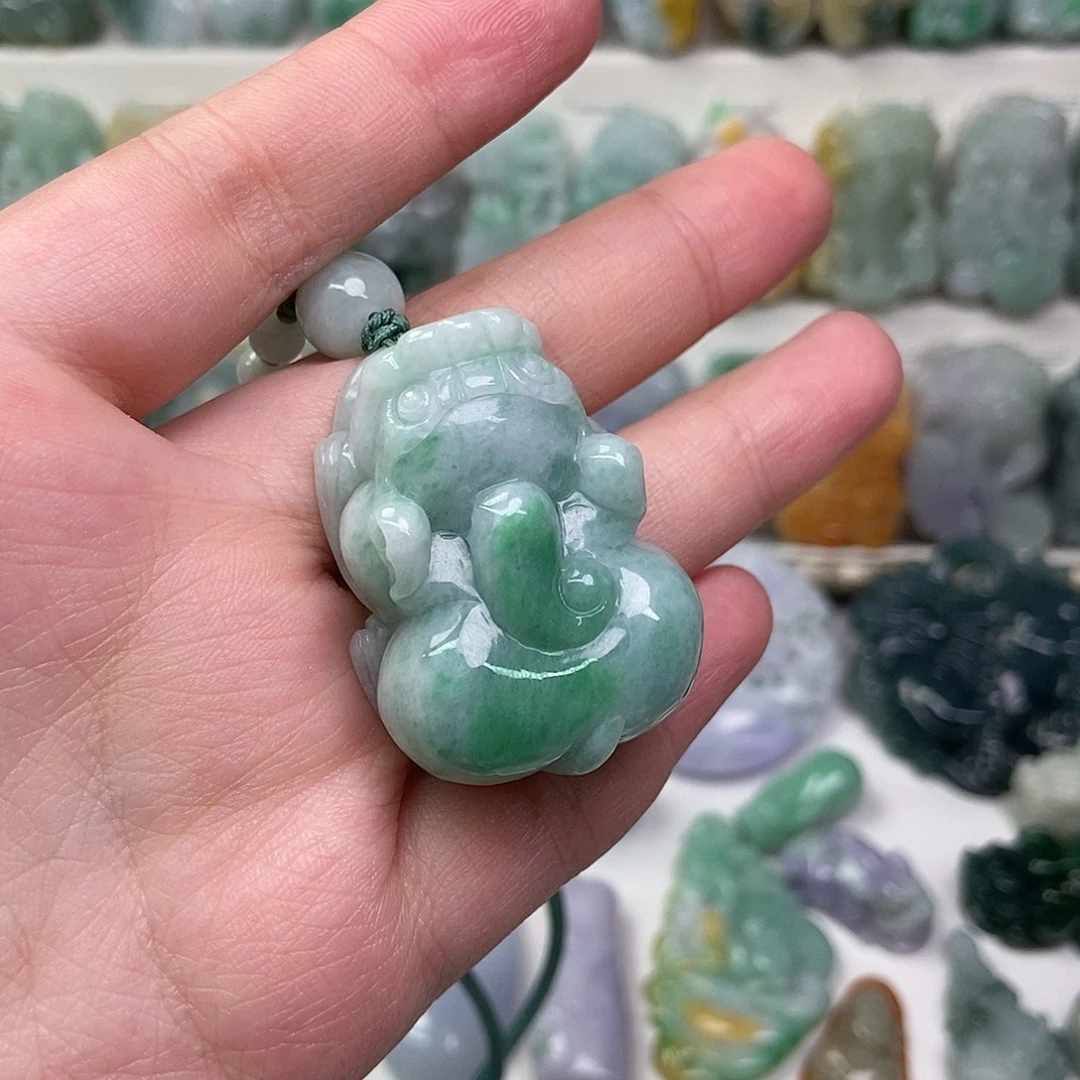 翡翠未镶嵌吊坠(赠链)