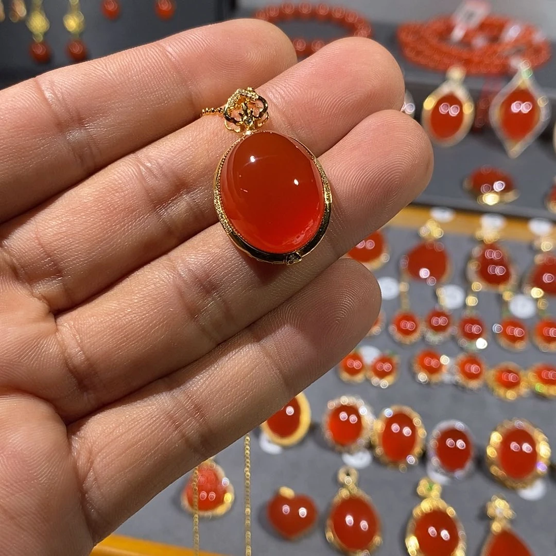 南红玛瑙吊坠(不含链)18K金镶嵌