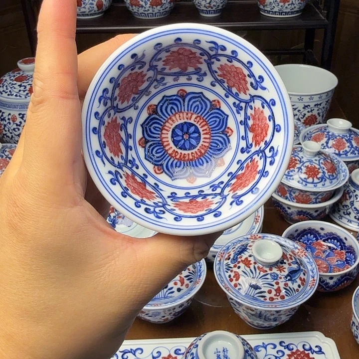青花釉里红满绘压手杯活动款
