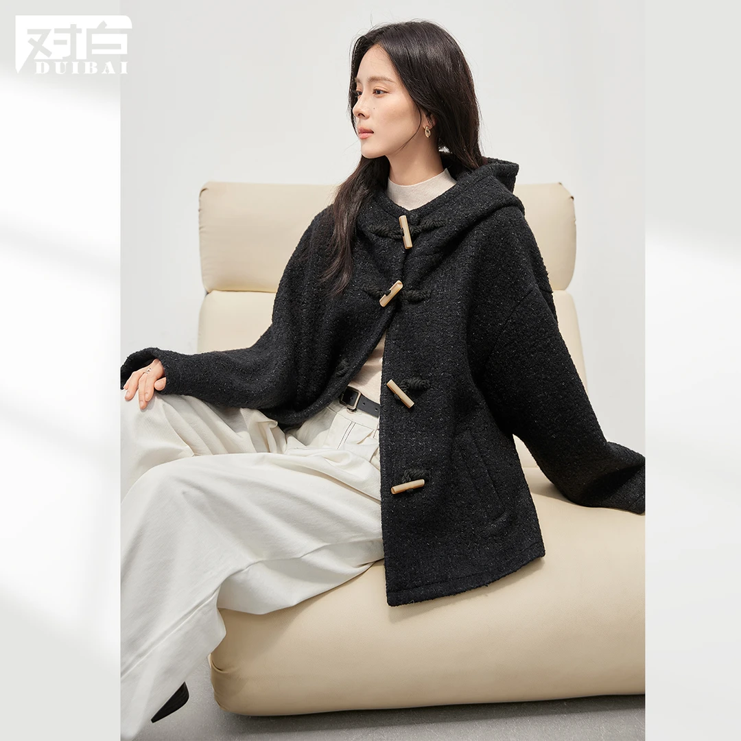 对白复古绵羊毛牛角扣连帽毛呢外套女2024冬新款小个子圈圈呢大衣