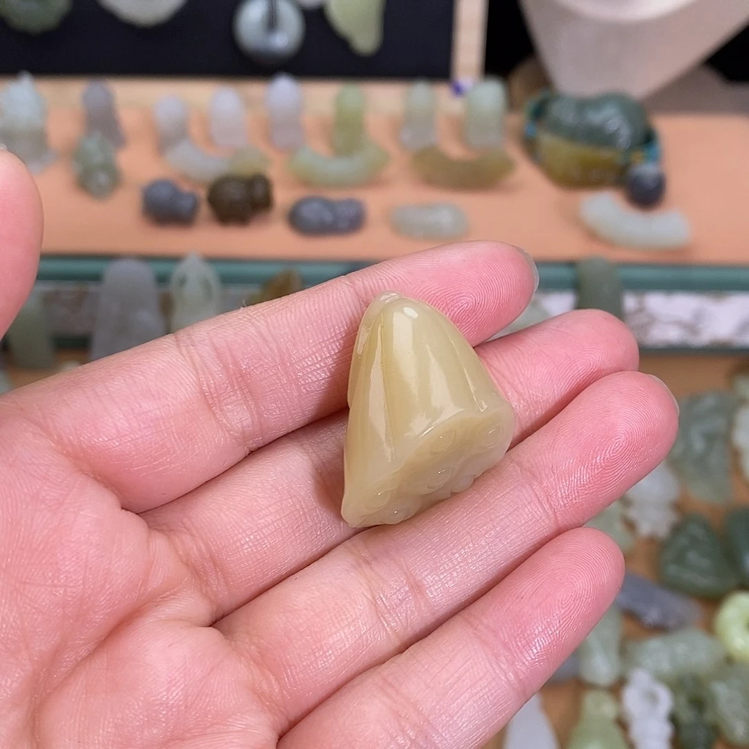 颈饰未镶嵌和田玉