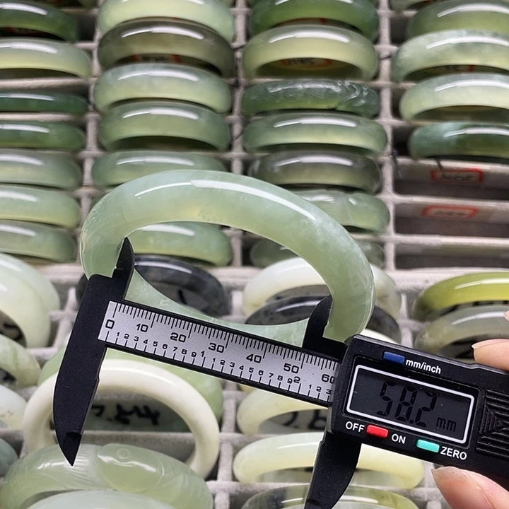 未镶嵌蛇纹石玉手镯273