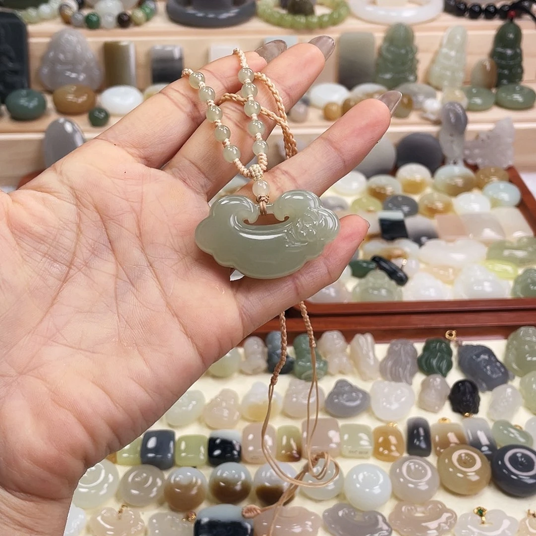 和田玉未镶嵌吊坠(赠链)