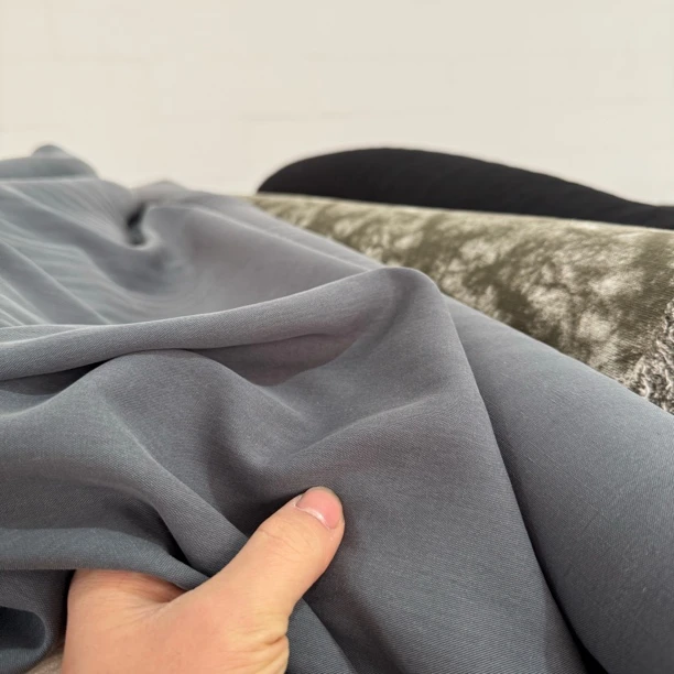 02  铜安丝亚麻面料有铜安丝的垂Q弹还有亚麻的透气性3米价