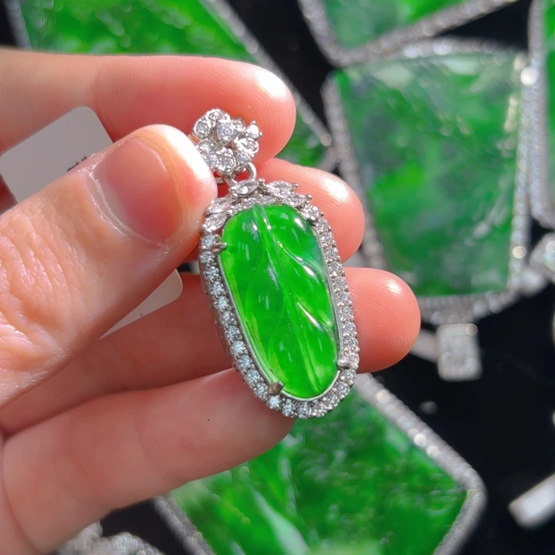 翡翠颈饰未镶嵌叶子