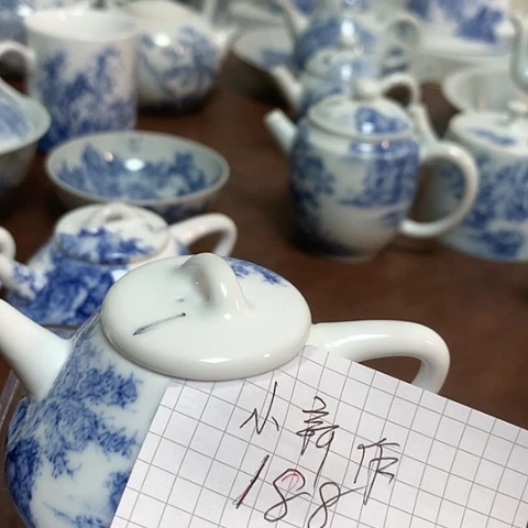 小*作特价小山水青花壶（不退货）