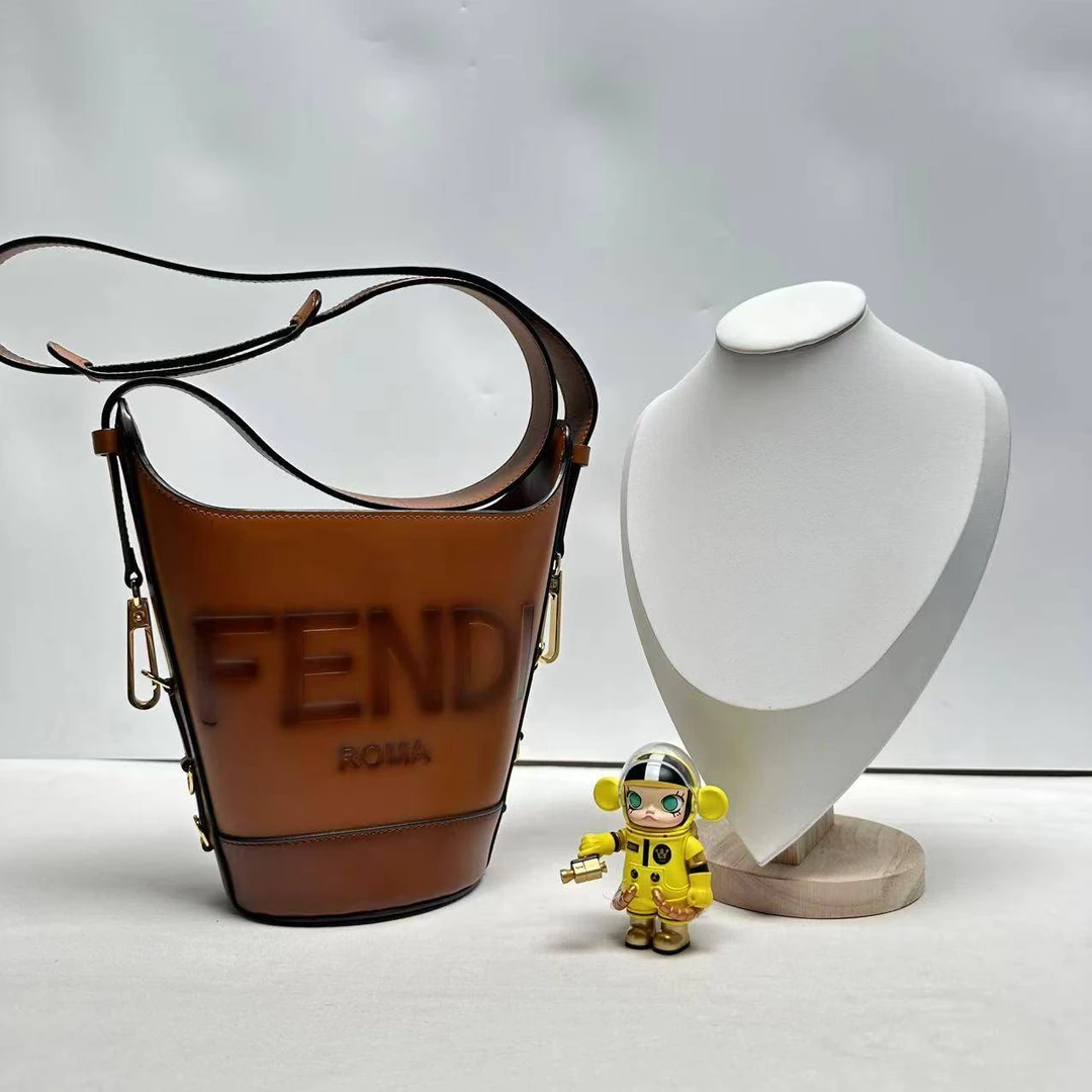 胖虎熙少/芬迪/95新/公价0/箱包/斜挎包/31B2505190006