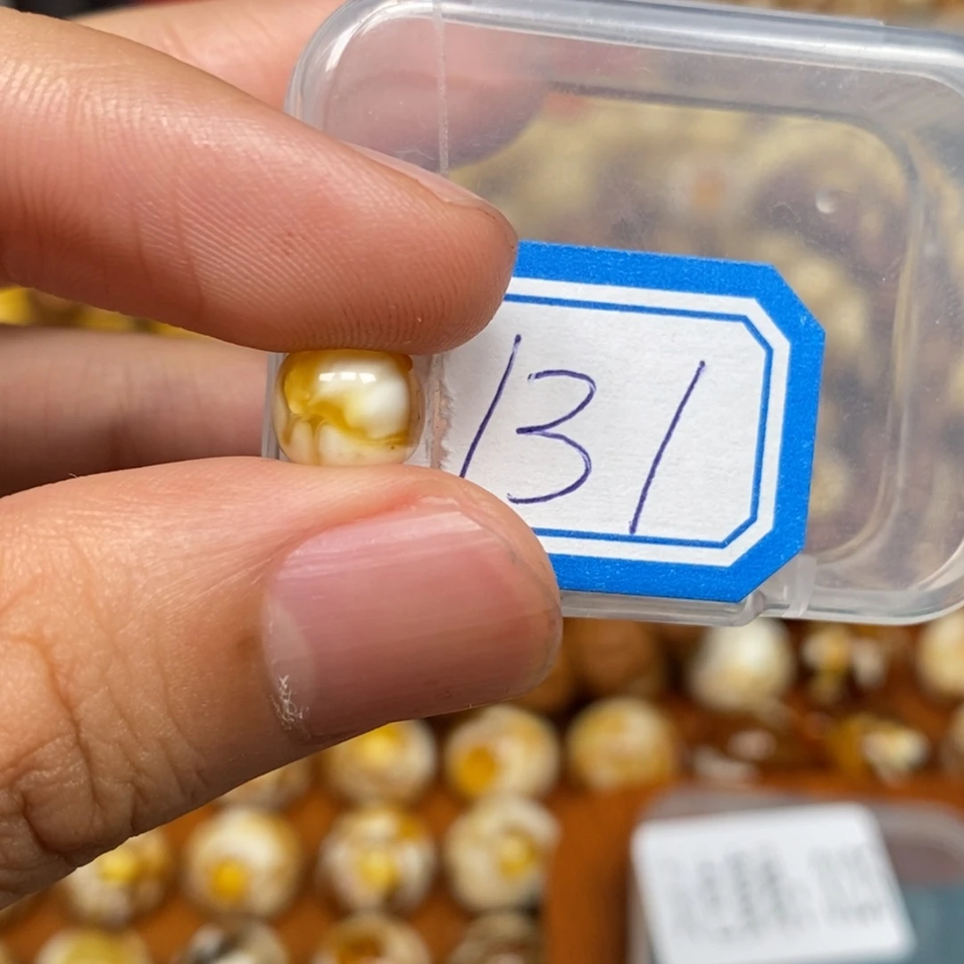 蜜蜡未镶嵌珠宝奇石131