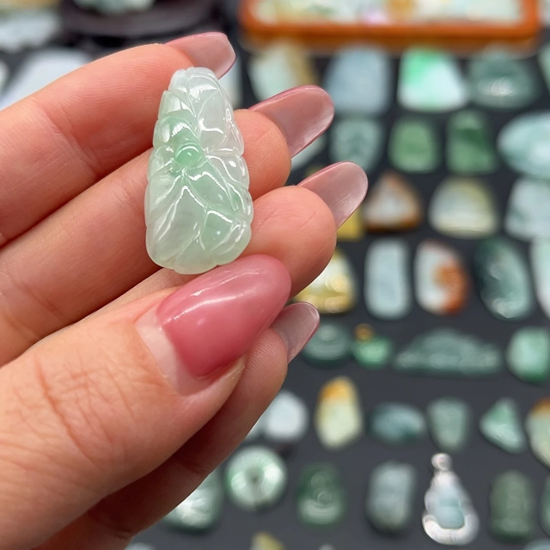 【闪购商品】翡翠颈饰未镶嵌荷叶