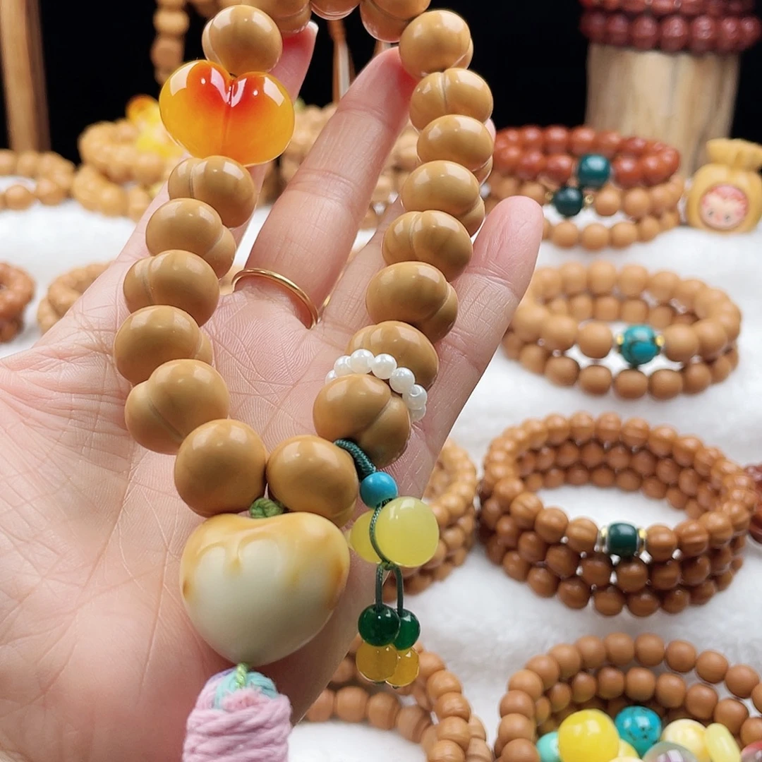 吊坠猴头核桃屁桃