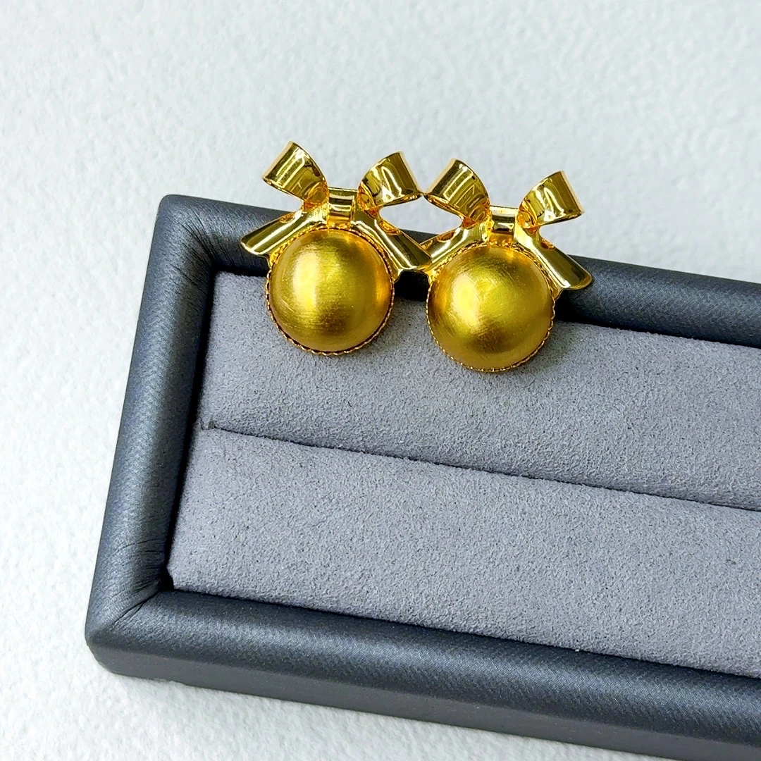 高定精工蝴蝶结拉丝圆形耳钉F033