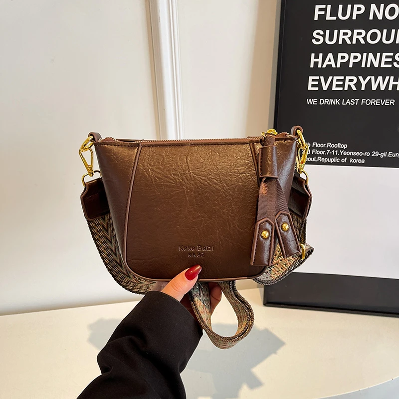 【一根宽肩带】简约时尚爆款复古斜挎包2025年新款小众贝壳单肩包包