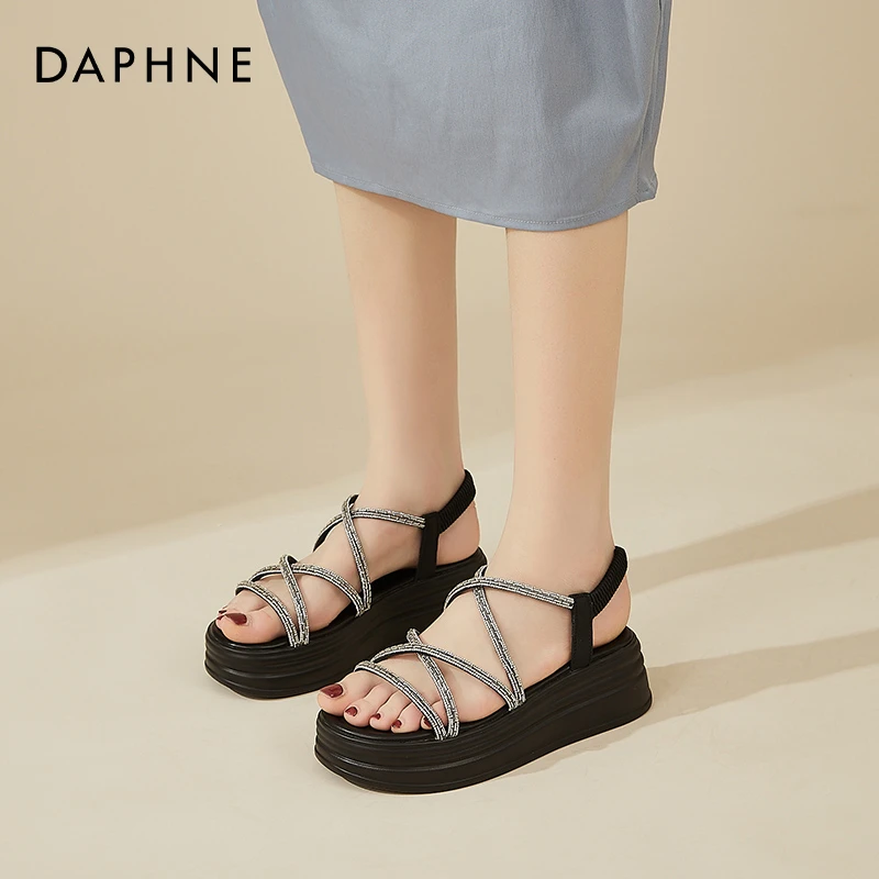 Daphne/达芙妮小个子厚底松糕凉鞋女爆款时尚水钻休闲坡跟罗马鞋