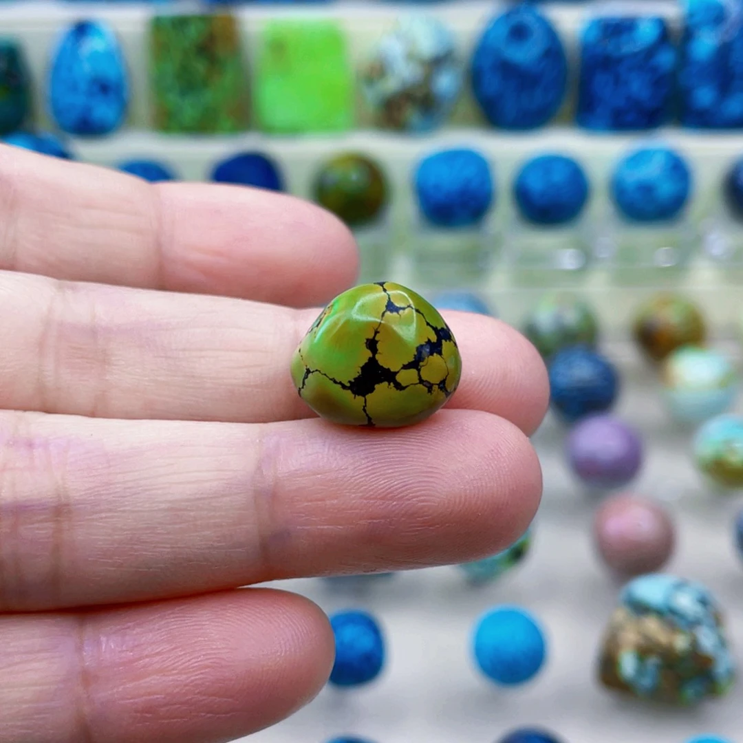 未镶嵌绿松石颈饰