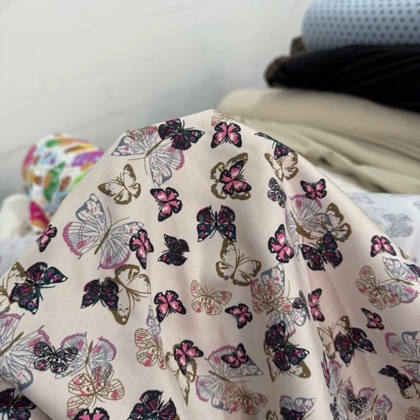 39  天丝莱赛尔细斜纹加了TR让布料不会皱巴巴4米价