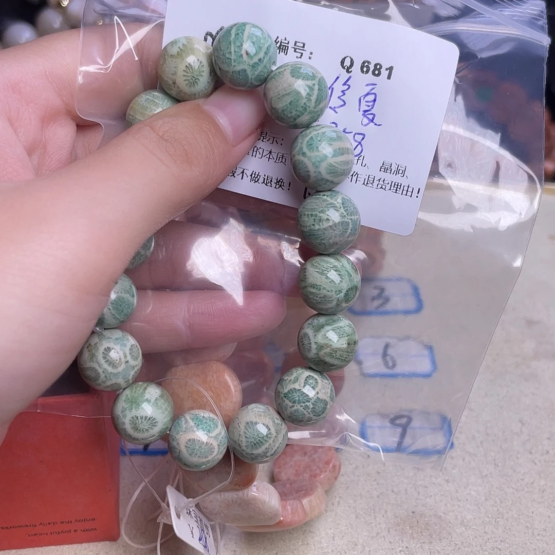 L***夏硅化玉未镶嵌手镯
