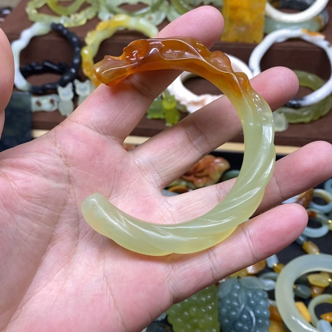 蛇纹石玉手镯未镶嵌