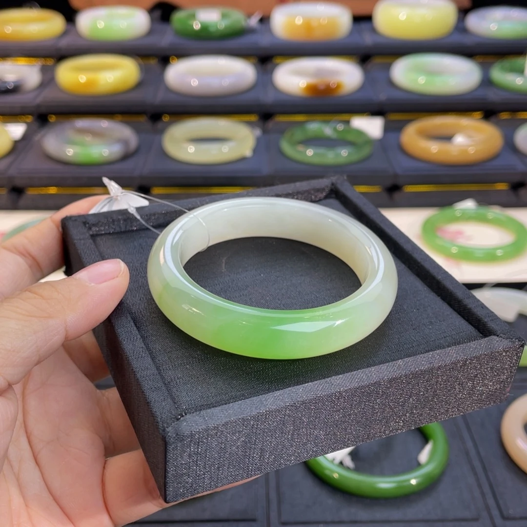 和田玉未镶嵌手镯白底翠青52