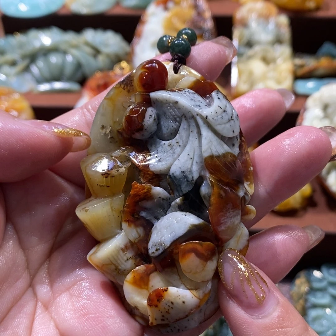 蛇纹石玉颈饰未镶嵌