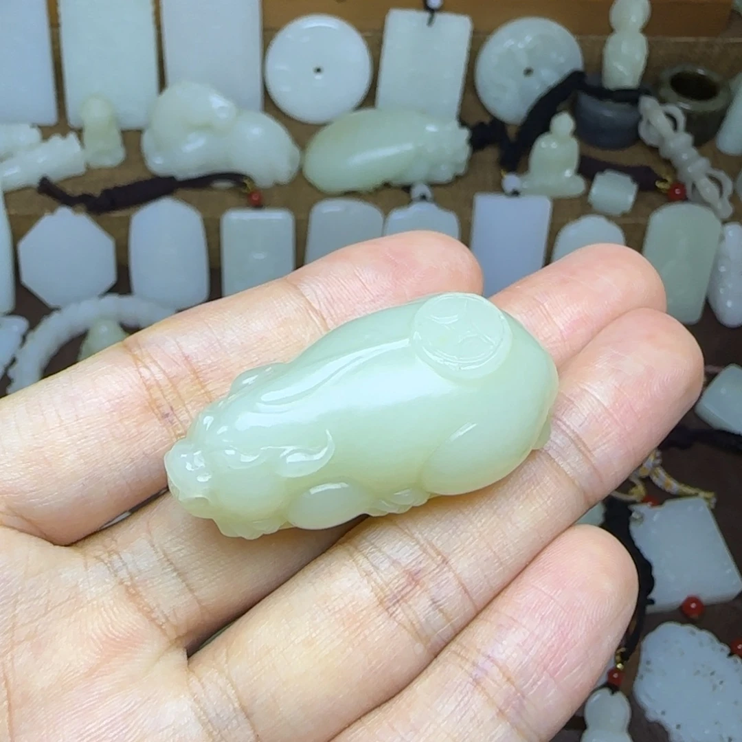 未镶嵌和田玉挂件貔貅