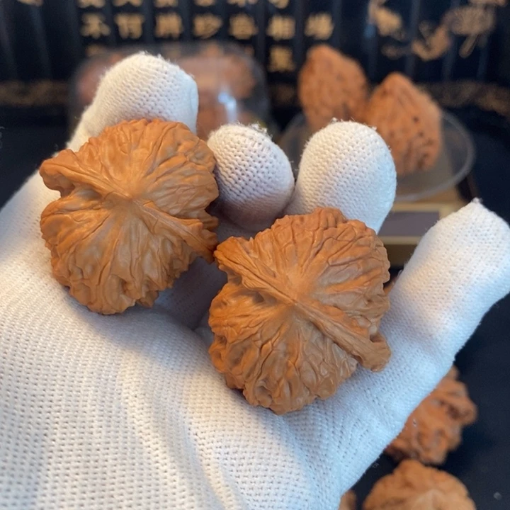 文玩核桃吊坠37野狼