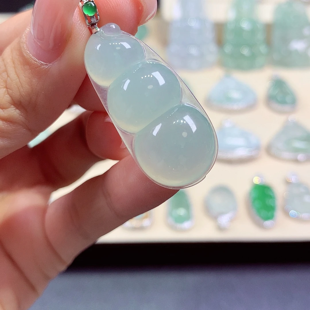 翡翠18K金镶嵌颈饰翡翠