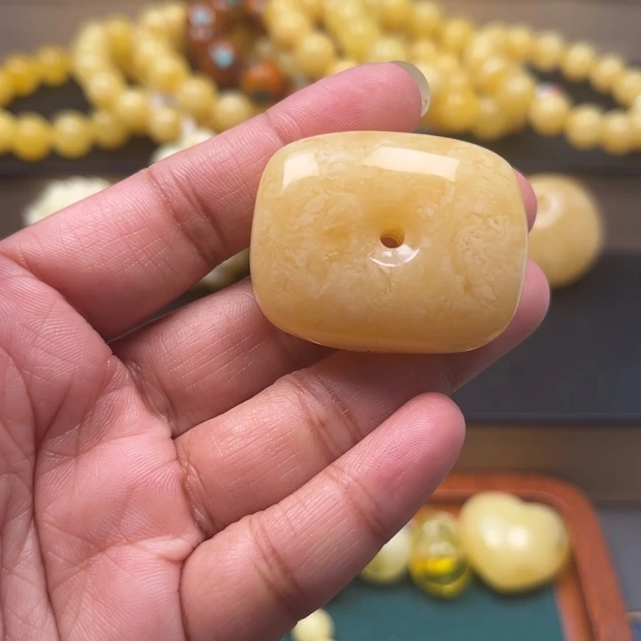 琥珀未镶嵌珠宝奇石M299号浓蜡妖花