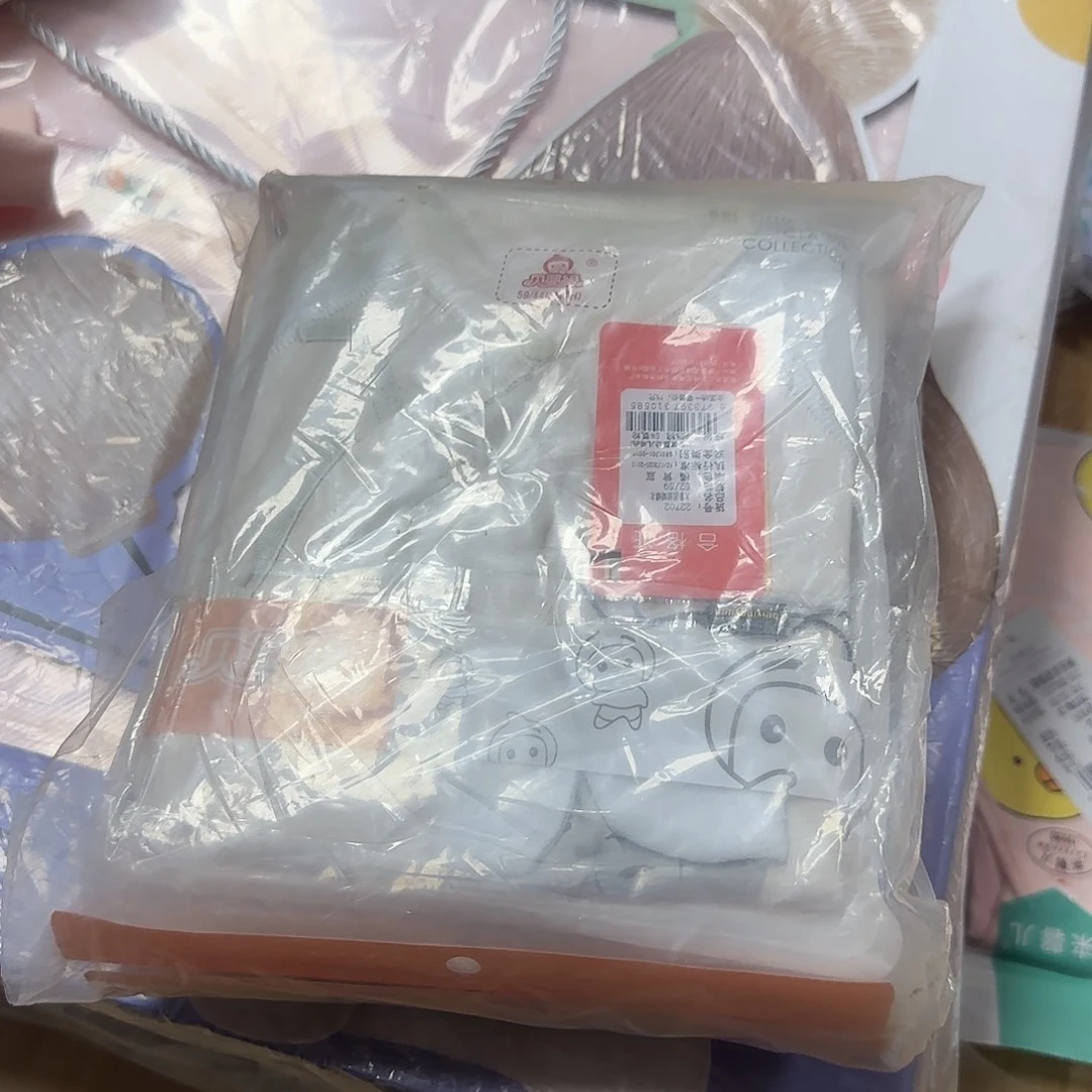 板被衣服小宝宝砸中我