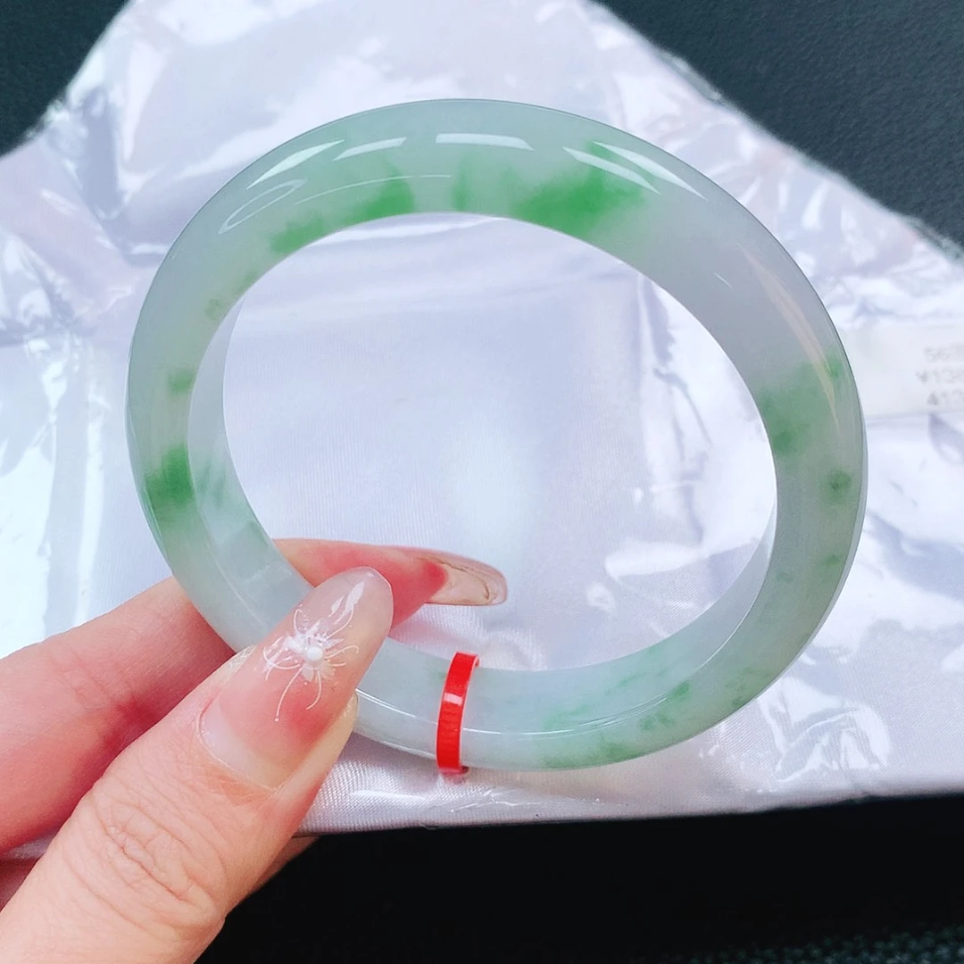 翡翠手镯未镶嵌56圈