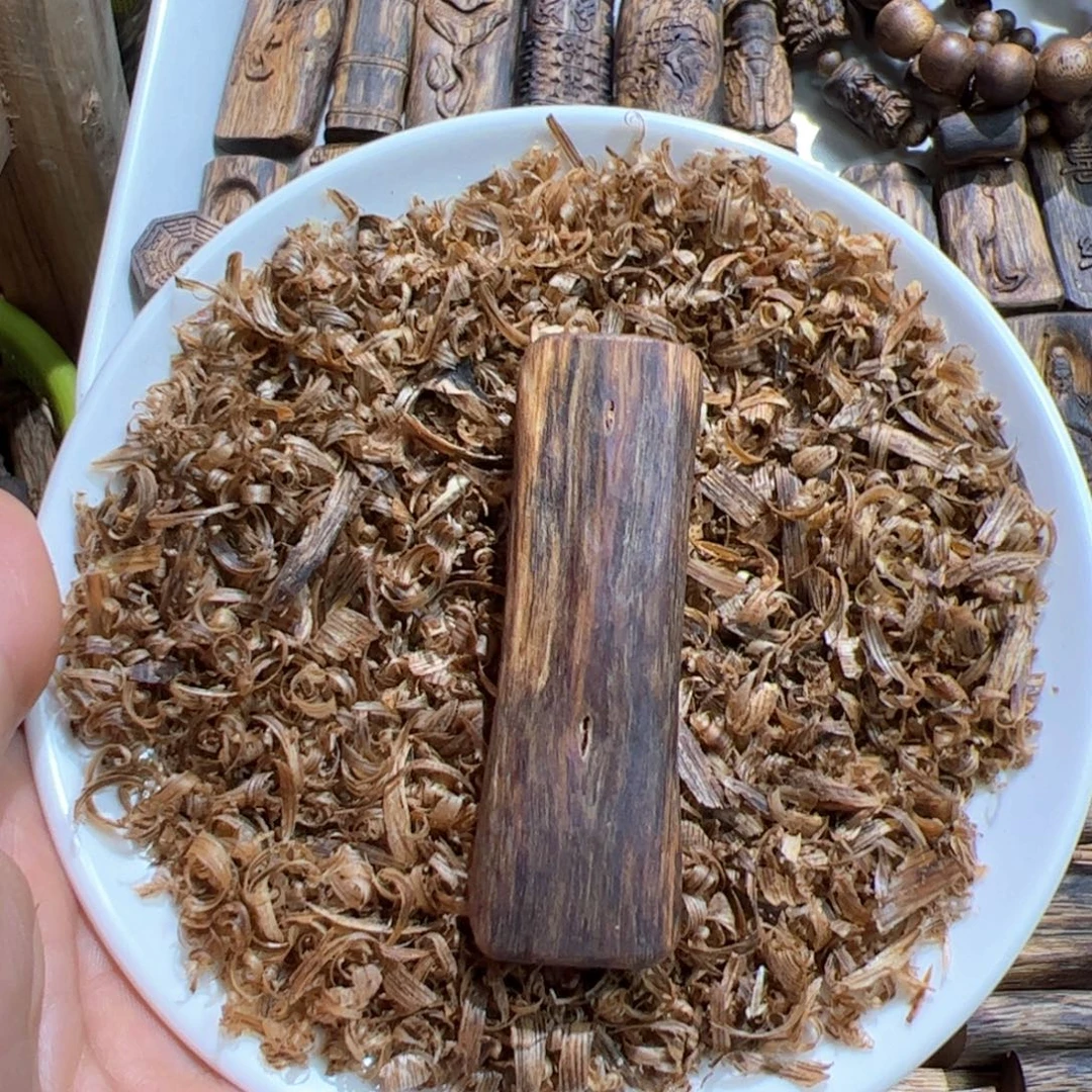 沉香沉香碎屑红棋素牌7.8克