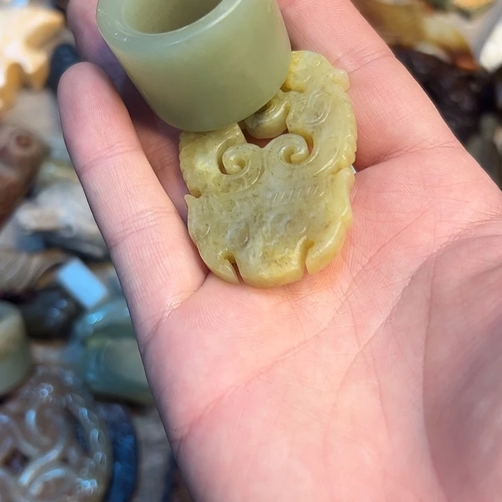 狗***兜和田玉（糖玉）未镶嵌颈饰