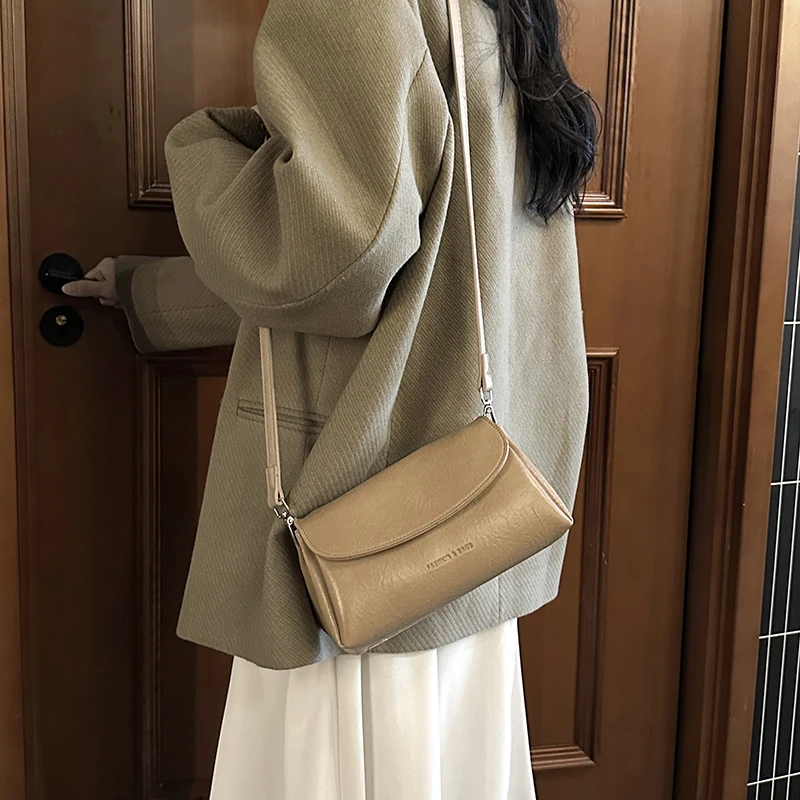 秋冬时尚百搭腋下包通勤包简约高级感斜挎包女潮流单肩包