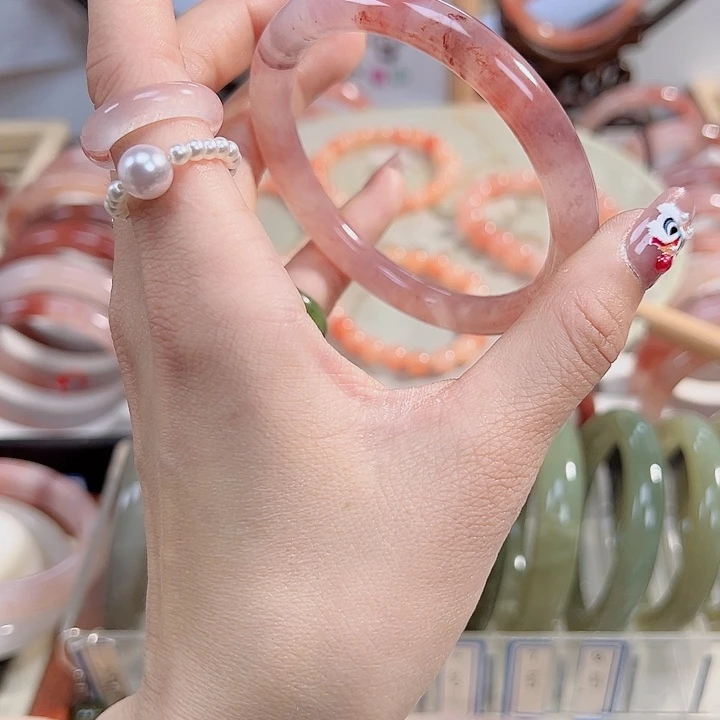 石英质玉手镯未镶嵌A****?