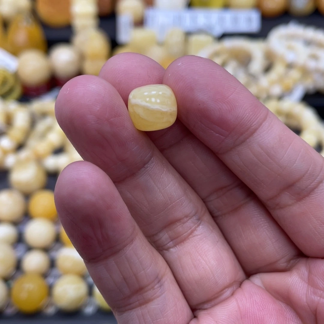 琥珀珠宝奇石未镶嵌10.5*9.5mm微瑕疵