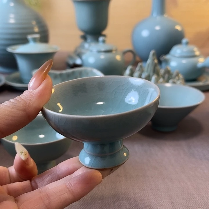 瓷片高足杯一一一一瑕