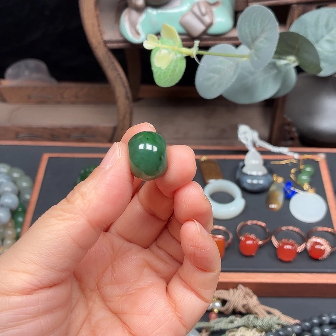 徐***音和田玉（碧玉）未镶嵌颈饰