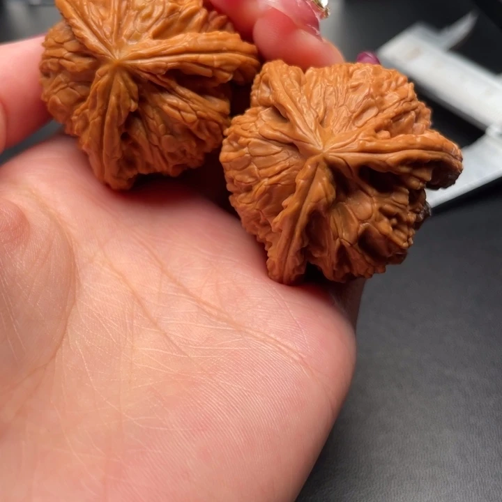 用***6文玩核桃吊坠白狮子