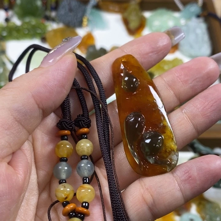 蛇纹石玉未镶嵌吊坠