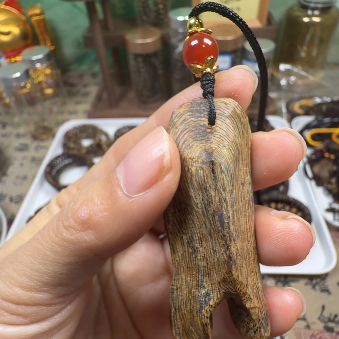 沉香碎屑沉香树丁绳子
