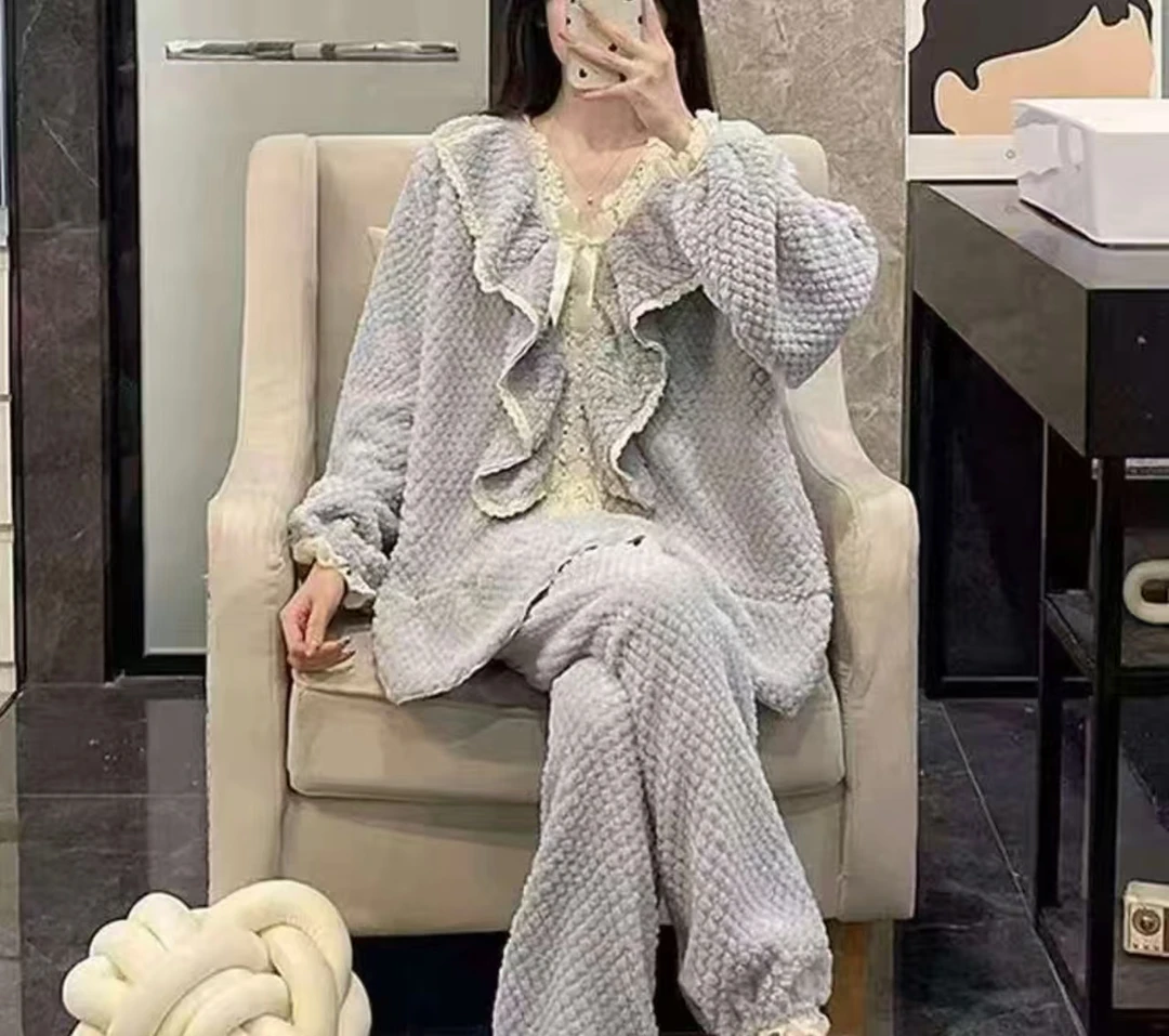 珊瑚绒睡衣女秋冬季加厚家居服套装浅蓝色蕾丝