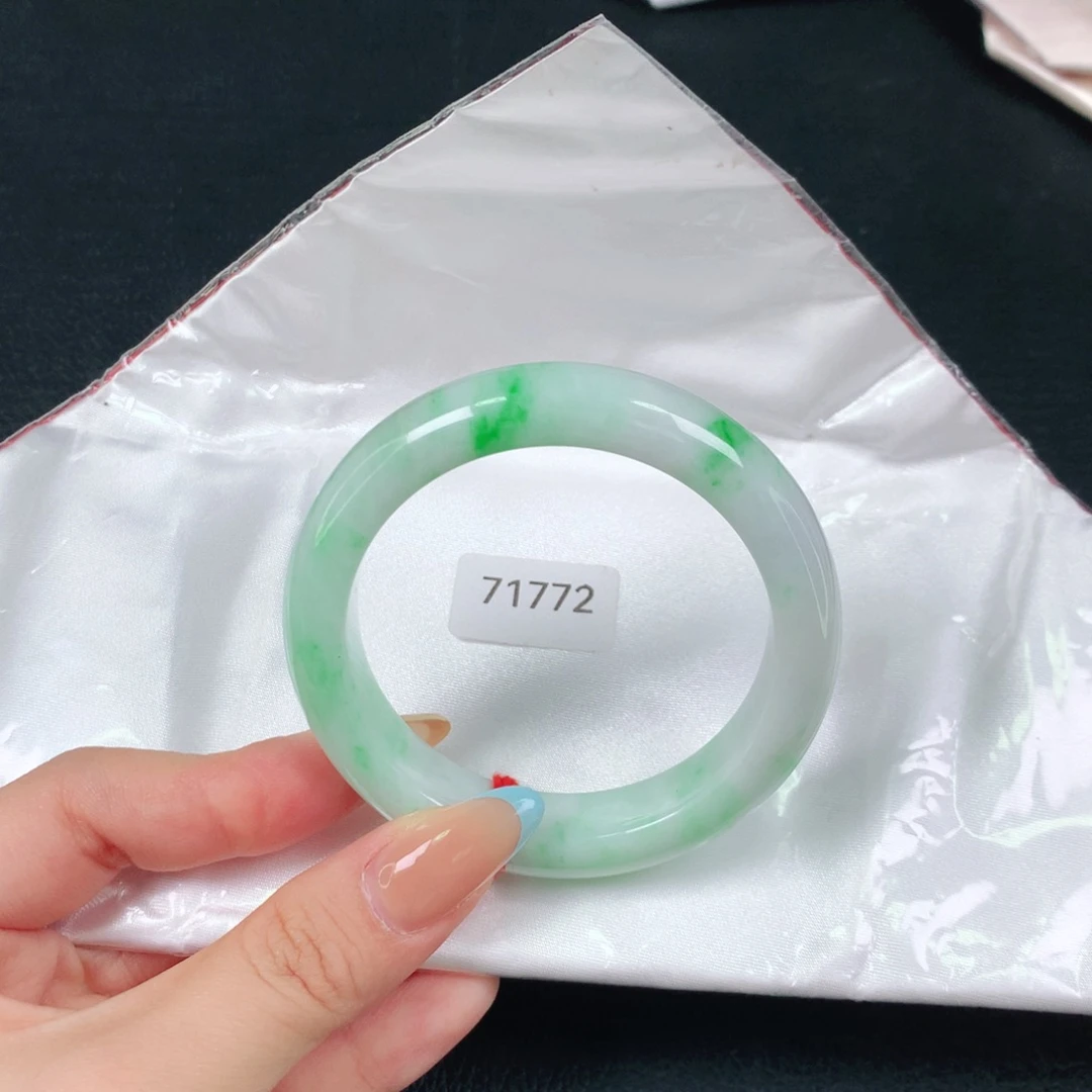 翡翠手镯未镶嵌天然翡翠手镯04