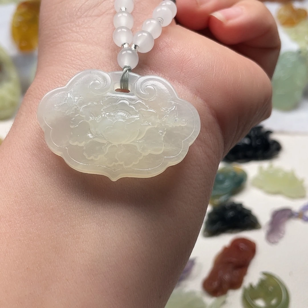 蛇纹石玉未镶嵌颈饰