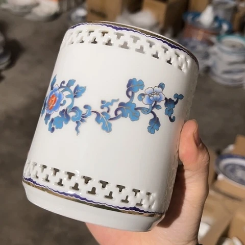瓷其他笔筒一个陶瓷