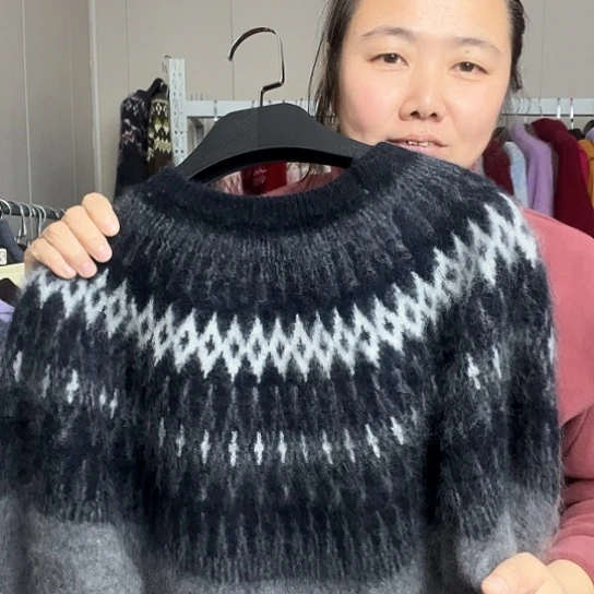 费尔岛圆领灰色一件