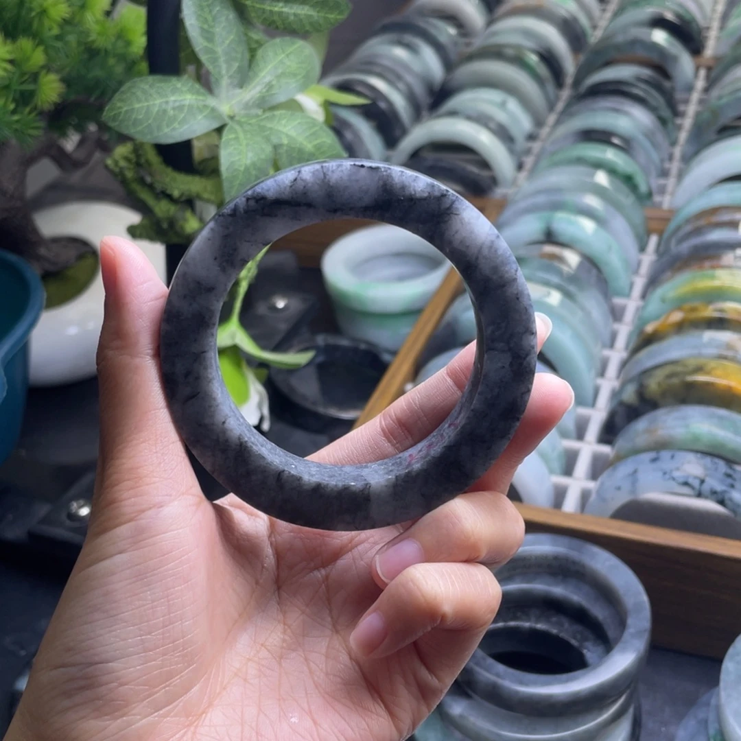 定制翡翠未镶嵌翡翠手镯