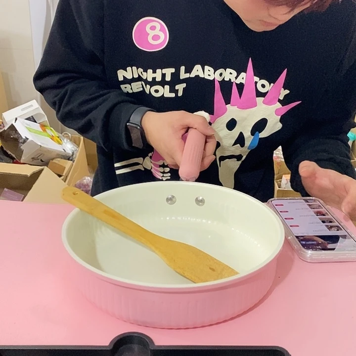 粉色陶瓷不粘锅锅