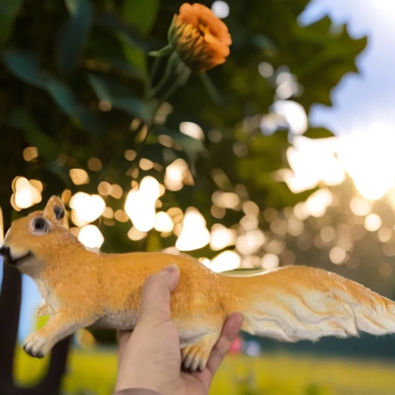 爬树松鼠树脂摆件墙挂壁挂工艺品松鼠摆件