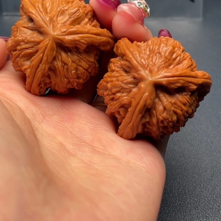 乔***涛吊坠文玩核桃白狮子